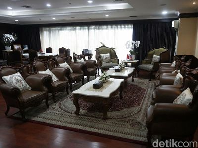 Mengintip Ruang Kerja Wakil Ketua MPR Fadel Muhammad