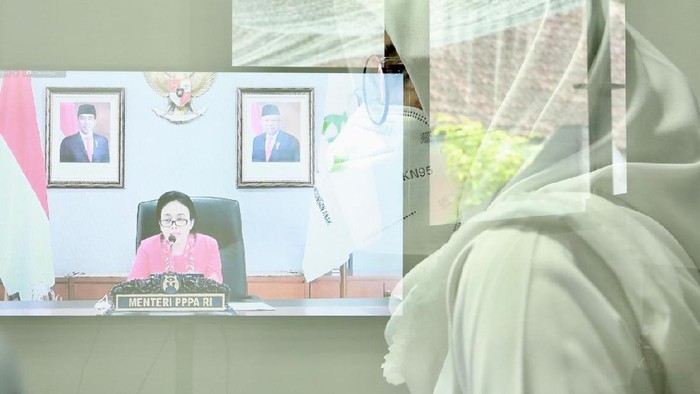 menteri pemberdayaan perempuan-bupati ipuk