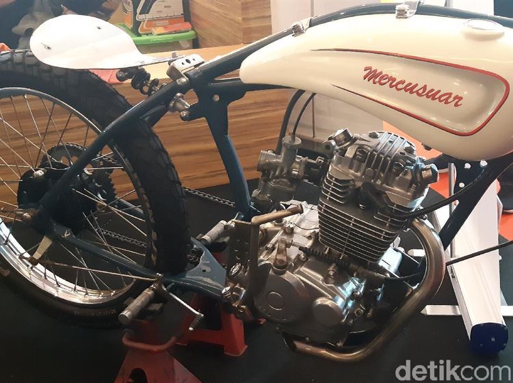 Motor Custom Buatan Siswa SMK Ini Curi Perhatian Sandiaga Uno
