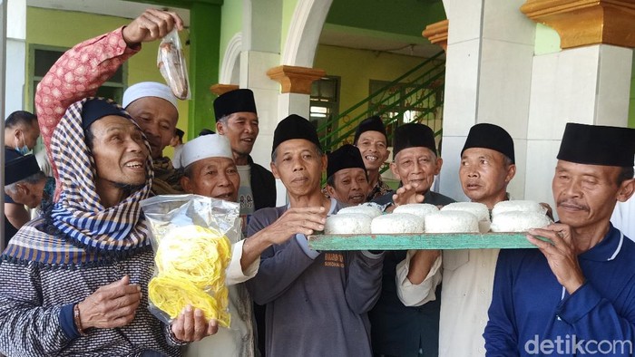 Para santri lansia di Ponpes Al Fatah Banjarnegara