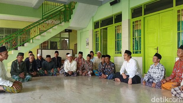 Para santri lansia di Ponpes Al Fatah Banjarnegara