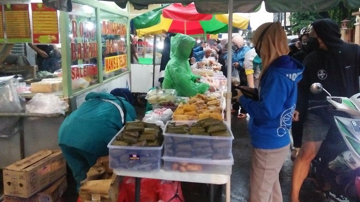 Pasar takjil Griya Berburu Takjil Enak di Pamulang, di Sini Tempatnya
