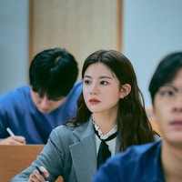 Go Yoon Jung populer sebagai Ye Seul, mahasiswi cantik yang punya pacar posesif di Law School. Aktris kelahiran 1996 ini mengawali kariernya sebagai model brand Nike dan Giorgio Armani hingga akhirnya membintangi He Is Psychometric. Foto: dok JTBC