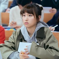 Dalam drama Korea Law School, Ryu Hye Young berperan sebagai mahasiswa hukum tahun pertama bernama Kang Sol. Ia merasa minder dengan mahasiswa lain karena berasal dari keluarga miskin. Foto: dok JTBC