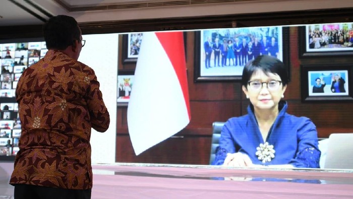 Pemberdayaan Srikandi Berkualitas di Hari Kartini Komunitas Srikandi berkualitas dibentuk oleh karyawan wanita yang berkarir di Bank BTN guna mencetak generasi penerus bangsa yang berkualitas.