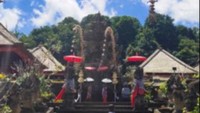 Diabgian ujung kanan terdapat Pura