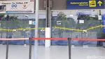Foto: Garis Polisi Terpasang di Lokasi Plafon Ambruk Stasiun Pasar Turi