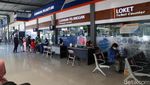 Foto: Garis Polisi Terpasang di Lokasi Plafon Ambruk Stasiun Pasar Turi