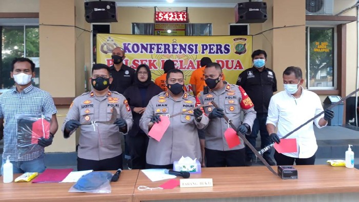 Polres Tangsel merilis penangkapan pelaku tawuran perang sarung yang tewaskan pemuda di Kelapa Dua.