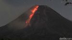 Potret Gunung Merapi Luncurkan Lava Pijar