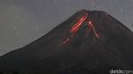 Potret Gunung Merapi Luncurkan Lava Pijar