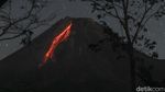 Potret Gunung Merapi Luncurkan Lava Pijar