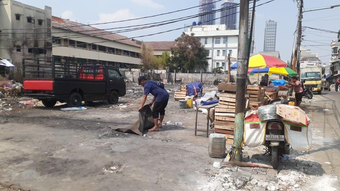 Puing-puing kebakaran Pasar Kambing Tanah Abang telah dibersihkan.