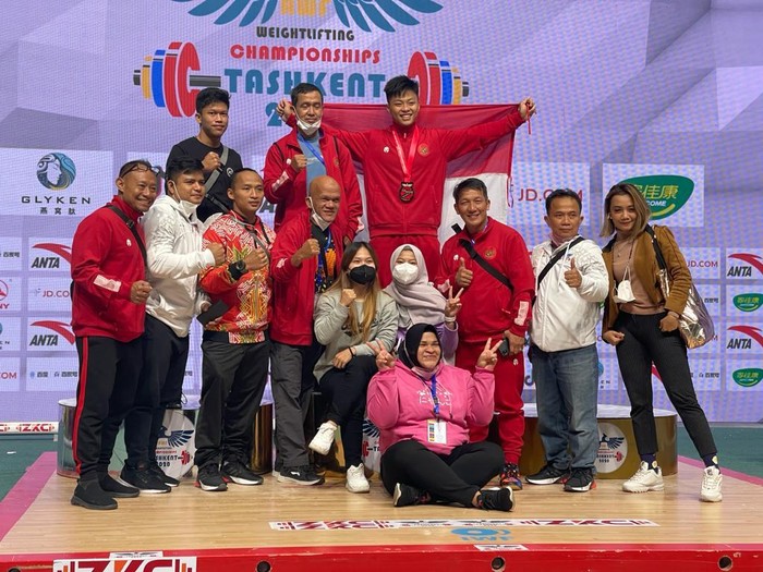Rahmat Erwin Abdullah meraih perunggu di Kejuaraan Asia Angkat Besi 2021.