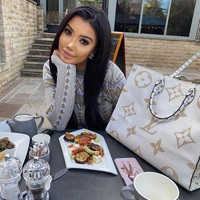 Banyak orang yang merayakan berakhirnya lockdown untuk berkumpul dengan orang-orang tersayang. Sebagai bentuk perayaan setelah melewati masa yang sulit Chloe Khan dan keluarga makan bersama di sebuah restoran mewah. Foto: Instagram @chloe.khan 