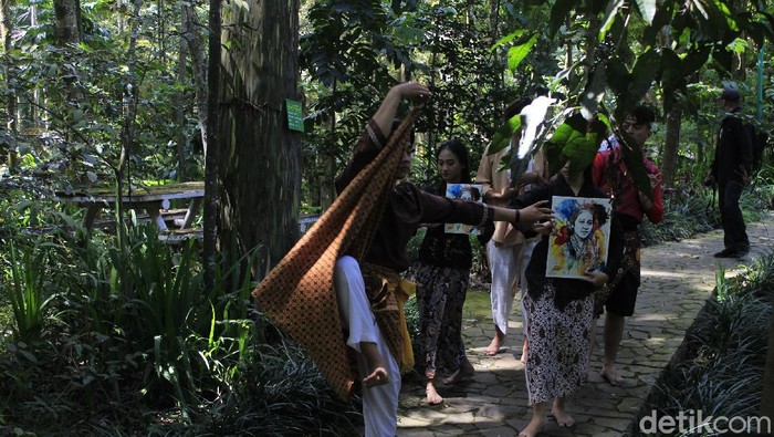 Tarian 7 jam non stop untuk RA Kartini di Bandung