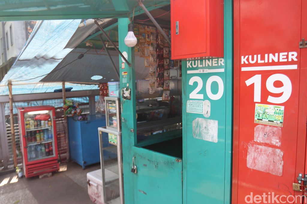 Teras Cihampelas ditinggalkan para pedagang.