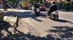 Awas! Jalan Gatsu Bandung Rusak dan Bahayakan Pengendara