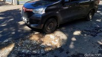 Warga berharap kerusakan jalan tersebut bisa segera diperbaiki.