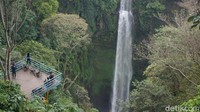 Objek wisata alam alternatif lainnya saat ingin melepas penat di Bandung Barat yakni Curug Pelangi Cimahi. Curug yang ada di Desa Kertawangi, Kecamatan Ngamprah, KBB, tersebut menyuguhkan pemandangan air terjun setinggi 76 meter.