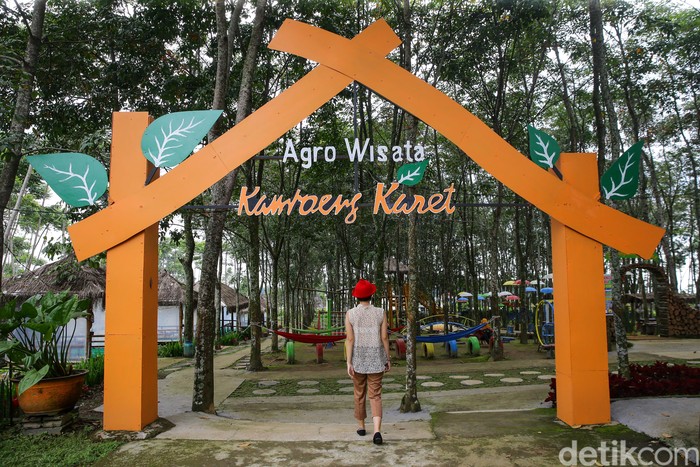 Agro wisata Kampoeng Karet di Karanganyar saat Road trip with Ionic Electric