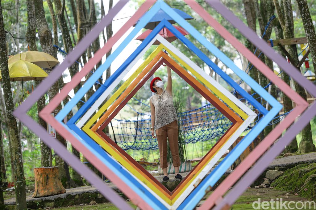 Agro wisata Kampoeng Karet di Karanganyar saat Road trip with Ionic Electric