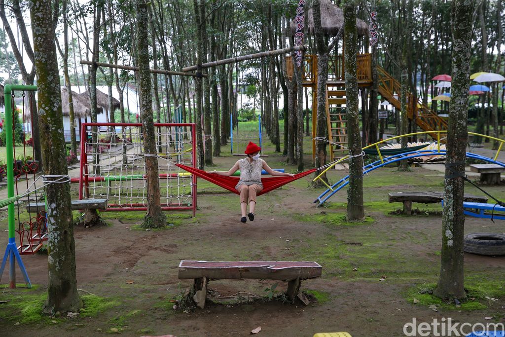 Agro wisata Kampoeng Karet di Karanganyar saat Road trip with Ionic Electric