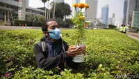 Aksi tersebut untuk memperingati Hari Bumi serta menunjukkan semangat anak muda yang tidak tinggal diam dan tetap memperjuangkan hidup mereka di tengah krisis iklim.