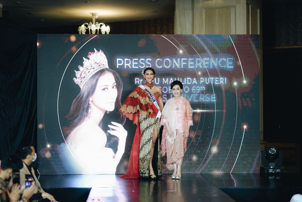 Ayu Maulida Putri Kostum Nasional Miss Universe 2020