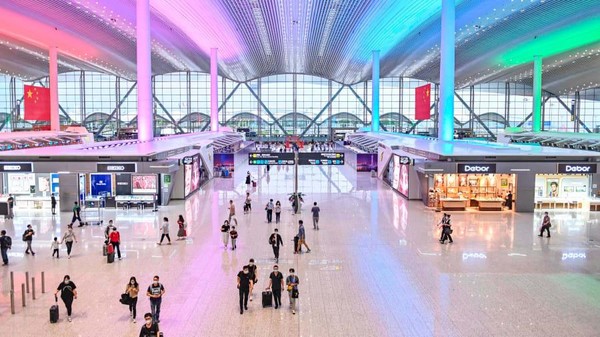 Bandara Internasional Baiyun Guangzhou di China menempati urutan pertama bandara tersibuk di dunia untuk lalu lintas penumpang. Bandara Baiyun menempati urutan ke-11 pada 2019. (Getty Images)