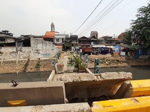 Proses Pembuatan Taman di Jembatan Kota Paris Dimulai Pekan Depan