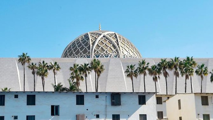 Djamaa el Djazair, Masjid Terbesar di Afrika dengan Menara Tertinggi di Dunia Masjid Djamaa Al Djazair menjadi masjid terbesar di Afrika. Tak sampai di situ, Al Djazair juga menjadi masjid dengan menara tertinggi di dunia!