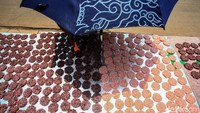 Pada pekan kedua Ramadhan, pesanan rengginang meningkat dua kali lipat. 