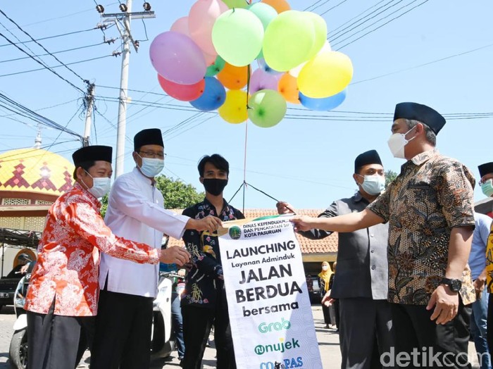 Wali Kota Pasuruan Saifullah Yusuf (Gus Ipul) terus melakukan perbaikan pelayanan masyarakat. Kali ini ia me-launching program yang memudahkan dan meningkatkan pelayanan kependudukan dan catatan sipil.