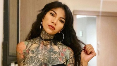 10 Penampilan Model Cantik Thailand yang 98% Tubuhnya Tertutupi Tato