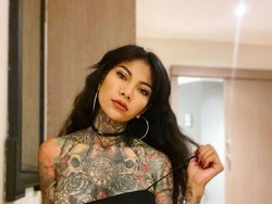 10 Penampilan Model Cantik Thailand yang 98% Tubuhnya Tertutupi Tato