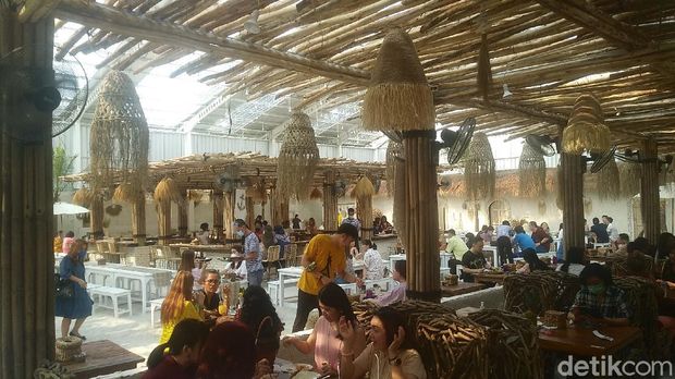Restoran di Alam Sutra.