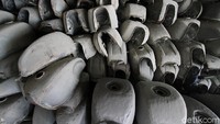 Untuk harga, tangki yang dijual berkisar antara Rp 350 ribu hingga Rp 850 ribu tergantung ukuran dan kerumitan pembuatan.