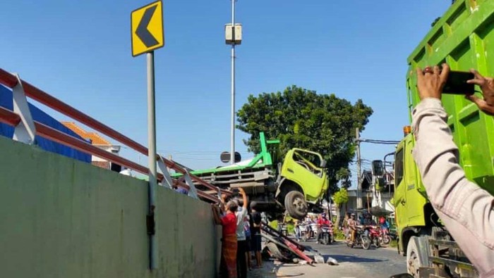kecelakaan di gresik