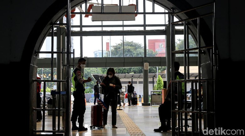 Ketika Jangka Waktu Larangan Mudik Diperketat Pemerintah telah melarang mudik pada 6-17 Mei 2021. Kini, aturan perjalanan sebelum dan sesudah larangan mudik pun diperketat.