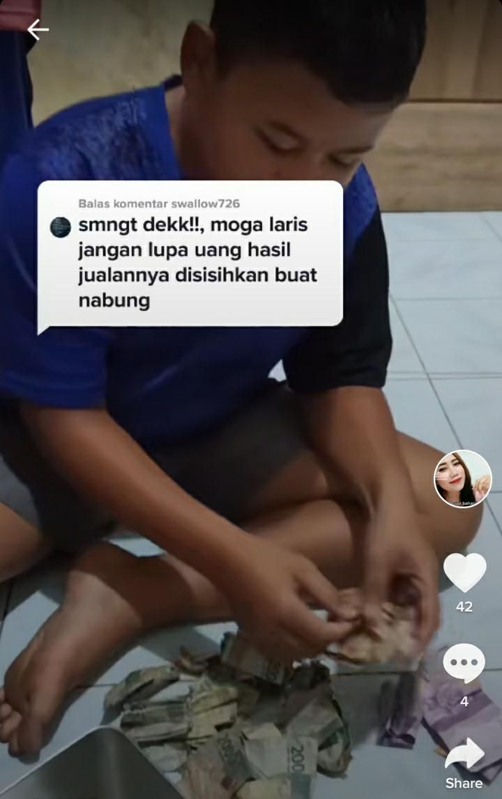 Kisah bocah jualan cilung demi bisa membeli HP baru dari uang hasil berjualan.