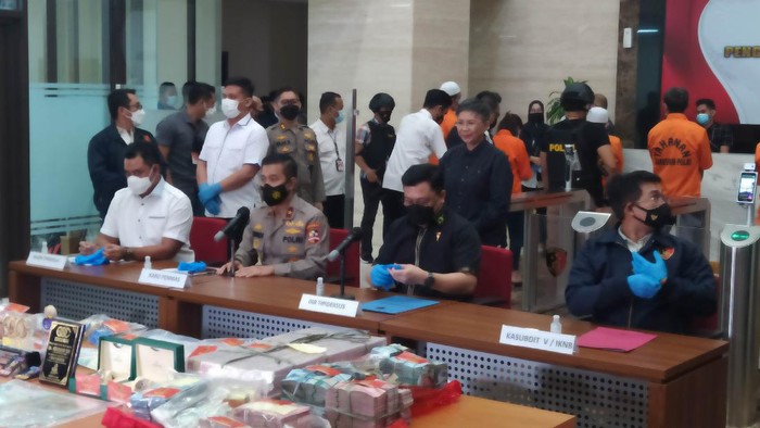 Konferensi pers Bareskrim Polri mengungkap investiasi bodong EDCCash