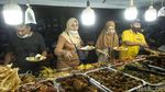 Lapeh Salero Nikmatnya Berbuka di Food Sreet Senen