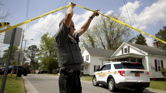 Law enforcement investigate the scene of a shooting, Wednesday, April 21, 2021 in Elizabeth City. (AP Photo)