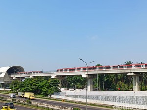 Cakep! LRT Cibubur-Cawang Makin Siap Dilintasi Si Ular Besi