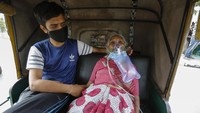 Disebutkan bahwa dua puluh dua pasien COVID-19 di sebuah rumah sakit di India meninggal pada hari Rabu (21/4) ketika pasokan oksigen ke ventilator mereka terganggu karena kebocoran. AP Photo/Ajit Solanki  