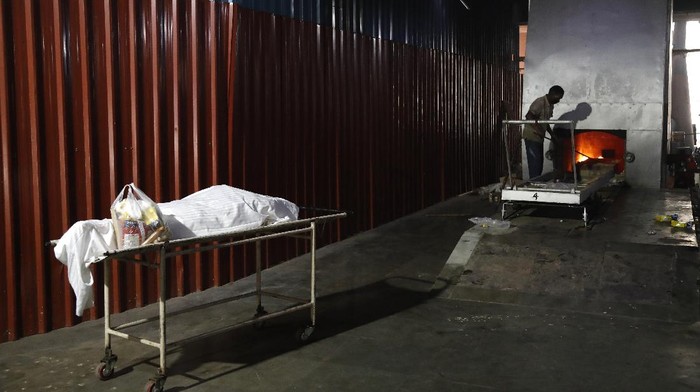 Makin Ganas! Kasus Corona di India Capai 300 Ribu Sehari Virus Corona di India terus mengganas. Pemerintah India pada Kamis (22/4) ini melaporkan lebih dari 300.000 kasus infeksi virus Corona selama 24 jam terakhir.