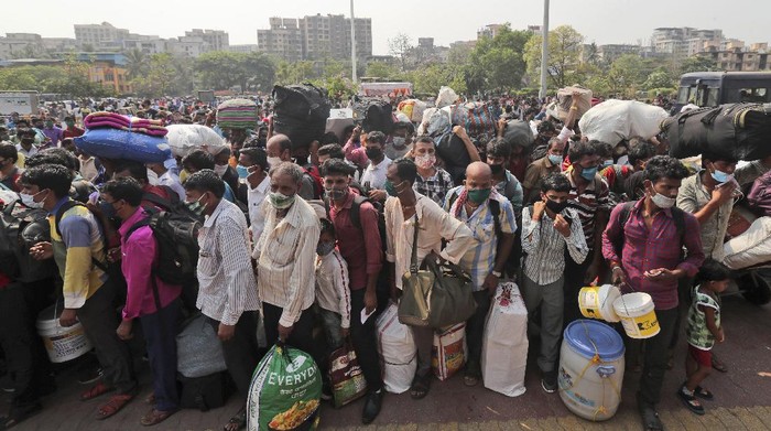 Virus Corona di India terus mengganas. Pemerintah India pada Kamis (22/4) ini melaporkan lebih dari 300.000 kasus infeksi virus Corona selama 24 jam terakhir.