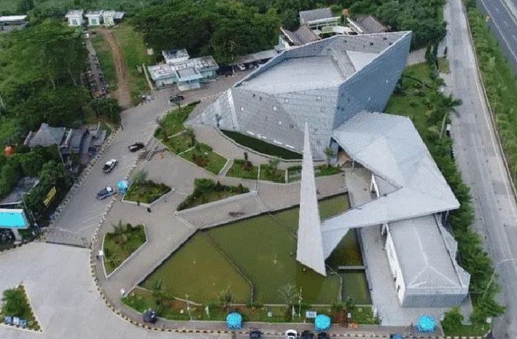 7 Masjid Artistik Rancangan Ridwan Kamil, Mana Favoritmu?