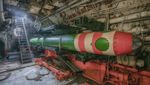 Mengintip Jeroan Kapal Selam Era Soviet yang Terbengkalai